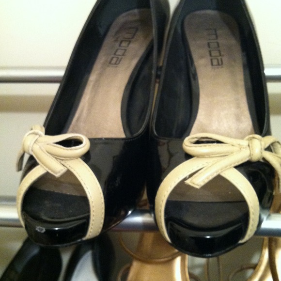 Black and Tan open toed