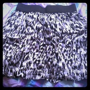 Black and white mini skirt!