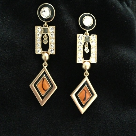 Jewelmint bundle. 2 earrings.