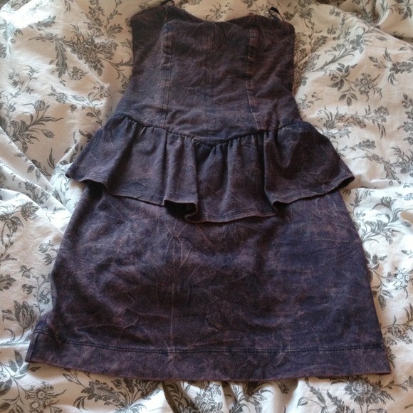 Classy and Unique Dress - Picture 2 of 4