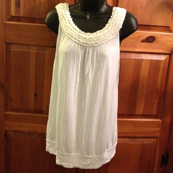 🎀SOLD🎀 Cream Colored Tank