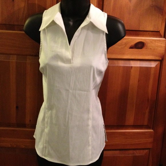 🎀SOLD🎀 White Tank - Express