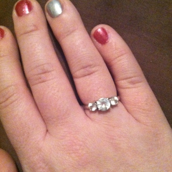 Three stone white topaz sterling silver ring - Picture 2 of 2