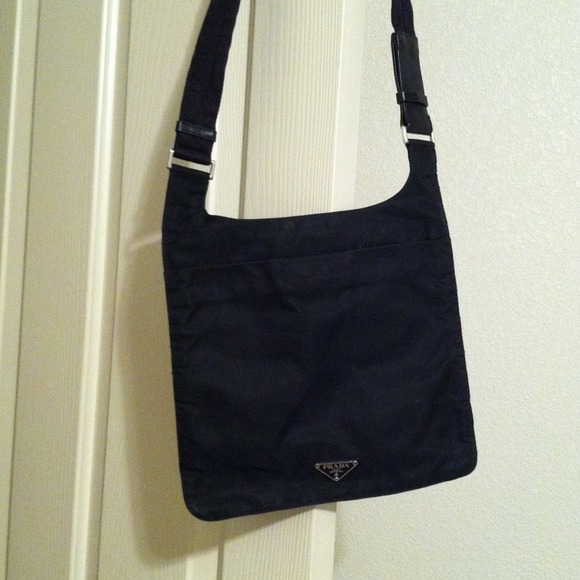 Reduced!! Authentic Prada cross body bag - Picture 2 of 4