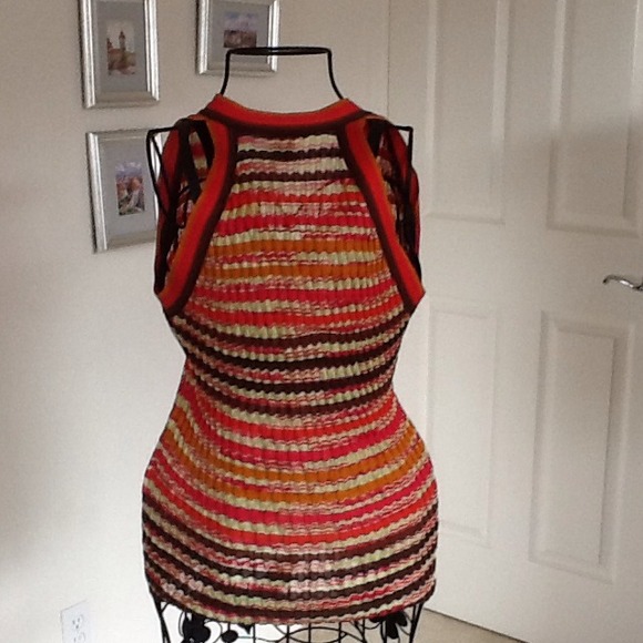Gorgeous Missoni Sleeveless Sweater - Picture 2 of 2