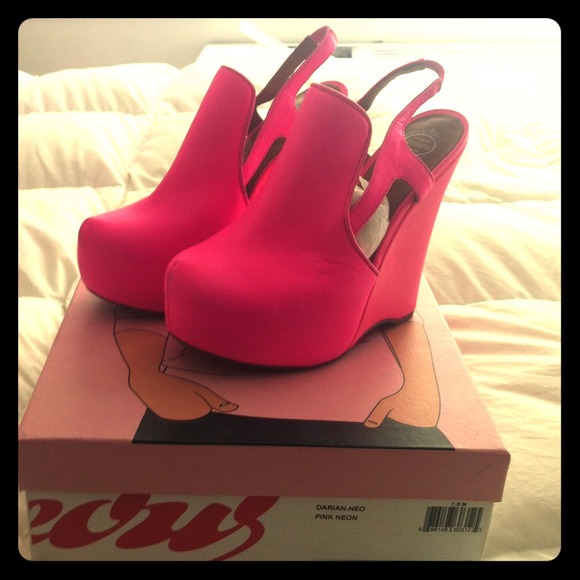 Jeffrey Campbell darian wedge neon pink