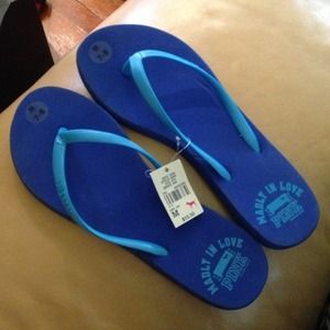 💢BUNDLED💢VS Pink flip flops