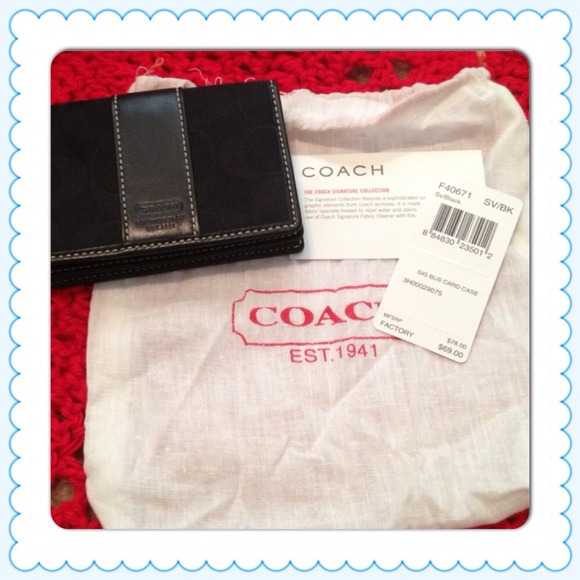 Coach Clutches & Wallets - SOLD🎀Coach signature card wallet new with tag🎀