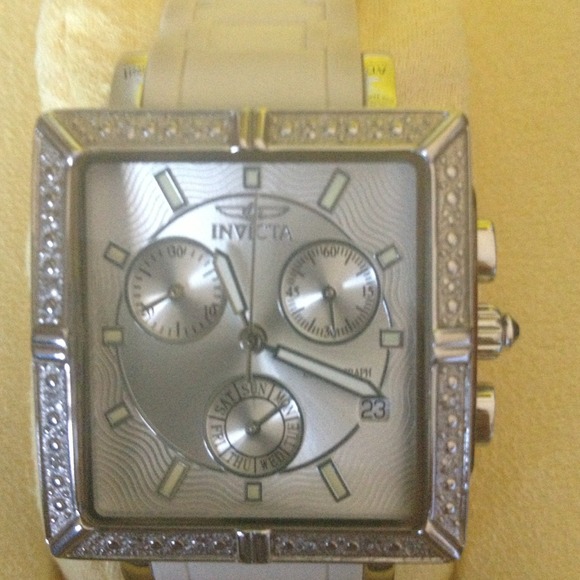 🎉SOLD🎉BNWT Invicta Watch - Picture 2 of 4