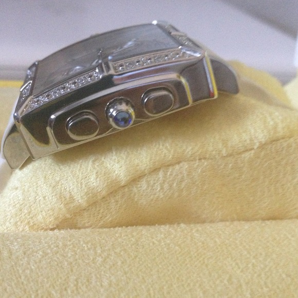 🎉SOLD🎉BNWT Invicta Watch - Picture 3 of 4