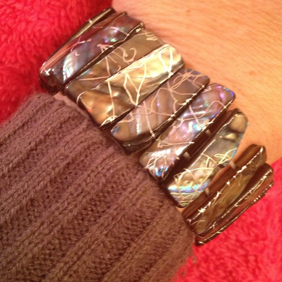 Stretch irredescent black bracelet 👍