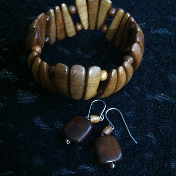 🎁Wooden Necklace, Bracelet & Earrings - Picture 2 of 4