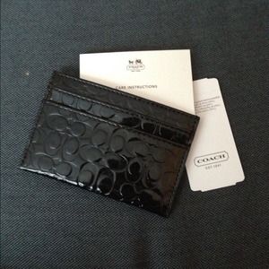 💢SOLD to @janicefifer💢 NWT Coach card case