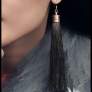 🎀SOLD🎀Tassel black silk yarn dangle earrings.