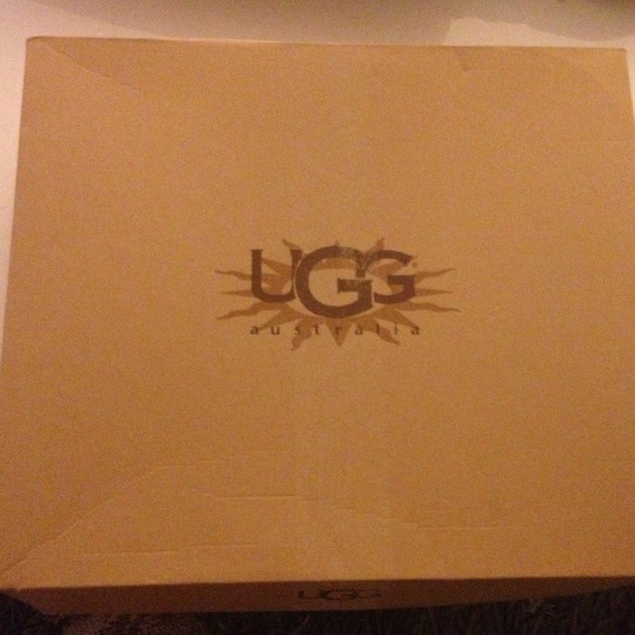 BRAND NEW never worn aqua blue classic short UGG's - Picture 3 of 4