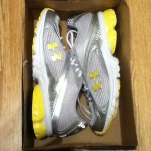 Under Armour tennis shoes