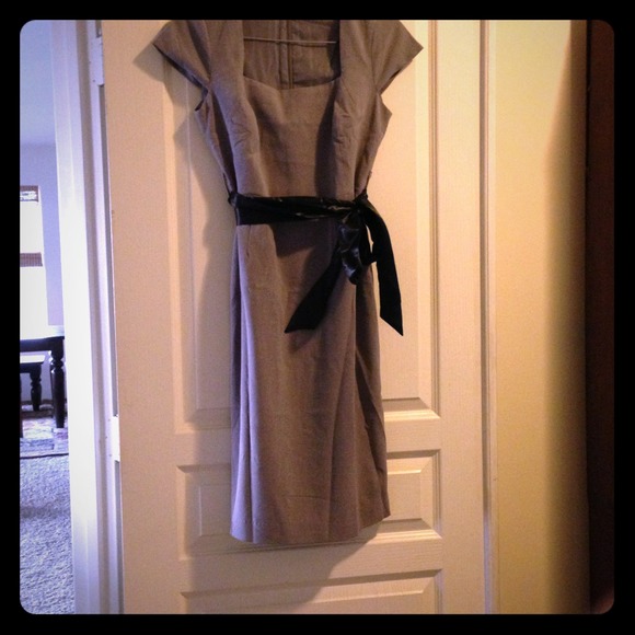 Grey modern sheath with black tie