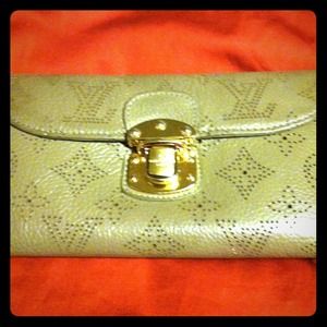 Louis Vuitton Mahina wallet