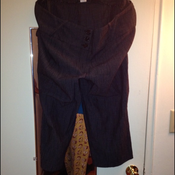 ✏Bundle nikkid1103 Capri pants