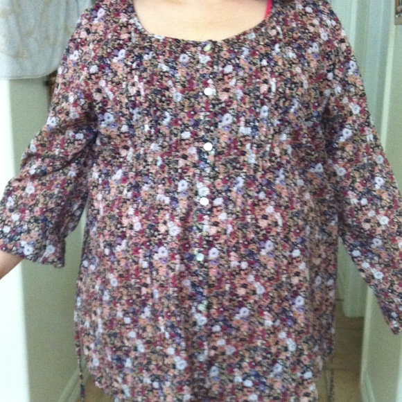 ⚡️⚡️REDUCED⚡️⚡️Floral print pleated shirt - Picture 2 of 4