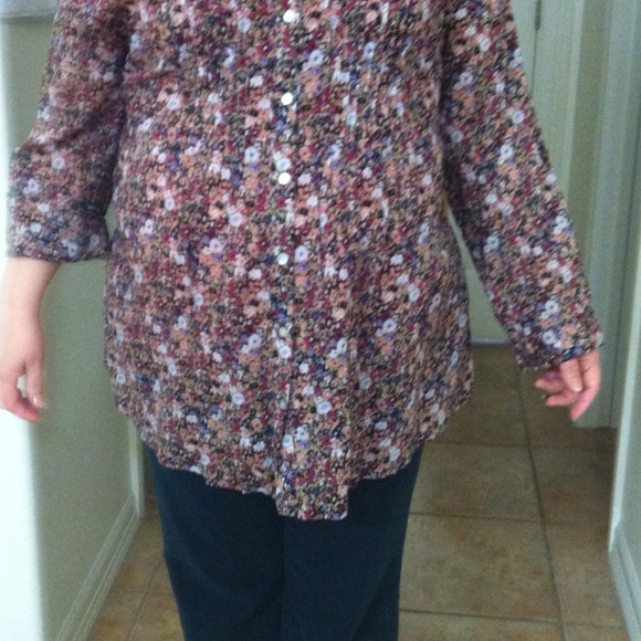 ⚡️⚡️REDUCED⚡️⚡️Floral print pleated shirt - Picture 3 of 4