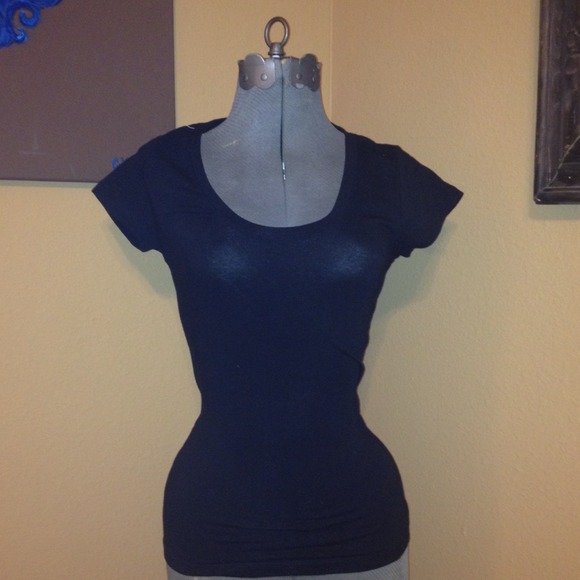 💥CUSTOM CUT & WEAVED BACKLESS TEE💥 - Picture 2 of 4