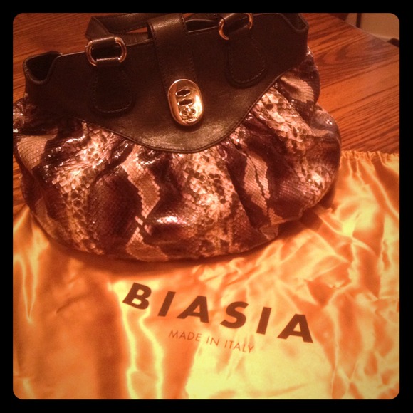 (Not for sale) 🎂my bday bag from my mama. 🎂🍰