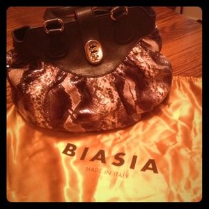 (Not for sale) 🎂my bday bag from my mama. 🎂🍰