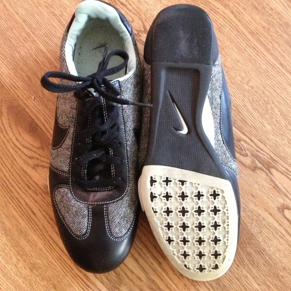 Nike - Picture 2 of 4