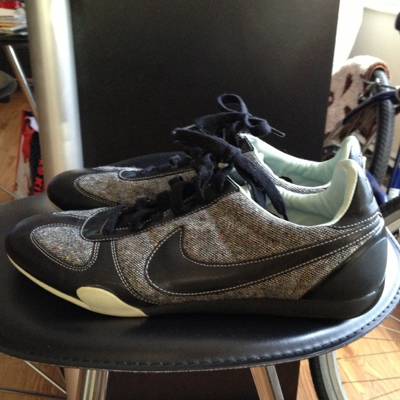 Nike - Picture 3 of 4