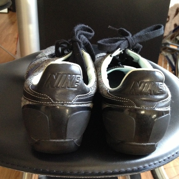 Nike - Picture 4 of 4