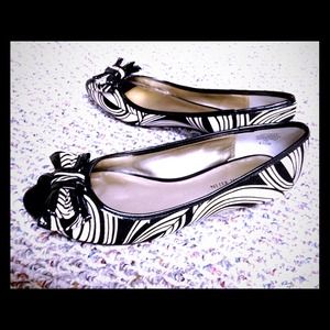 AK Anne Klein Zebra Flats