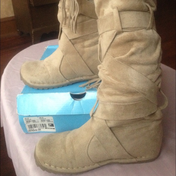 Khaki suede side tie boots! - Picture 2 of 4
