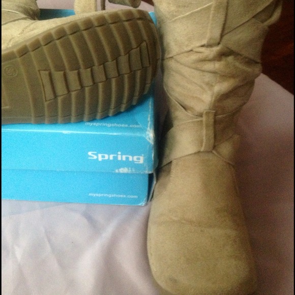 Khaki suede side tie boots! - Picture 4 of 4