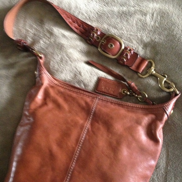 💥SOLD💥Coach Bucket Purse - Picture 2 of 4