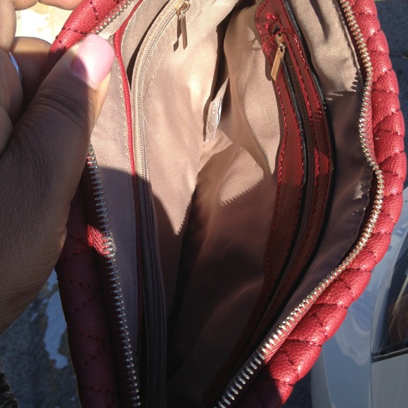 Red Gold Chain Black Ribbon Strap Quilted Handbag - Picture 2 of 4