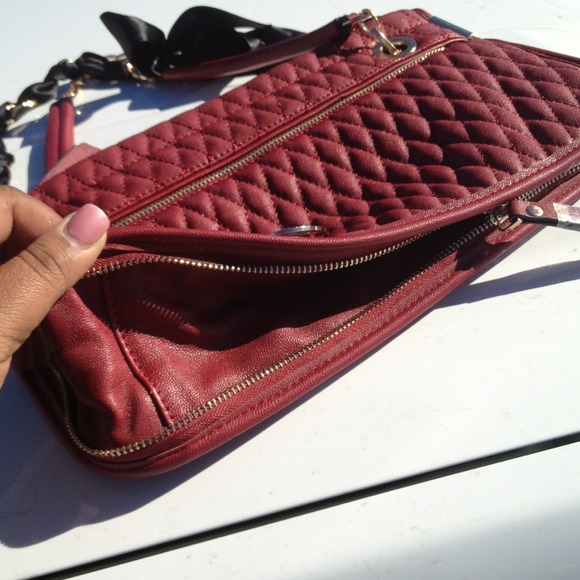 Red Gold Chain Black Ribbon Strap Quilted Handbag - Picture 4 of 4