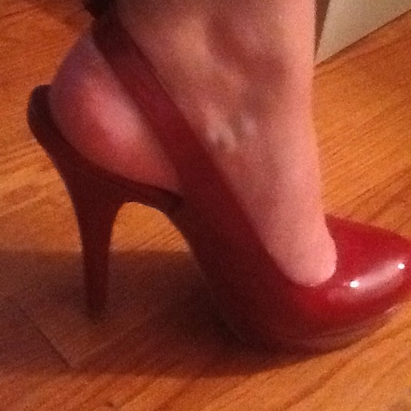 Red pump - Picture 2 of 3