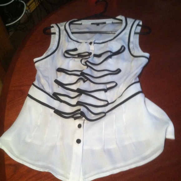 Sleeveless blouse