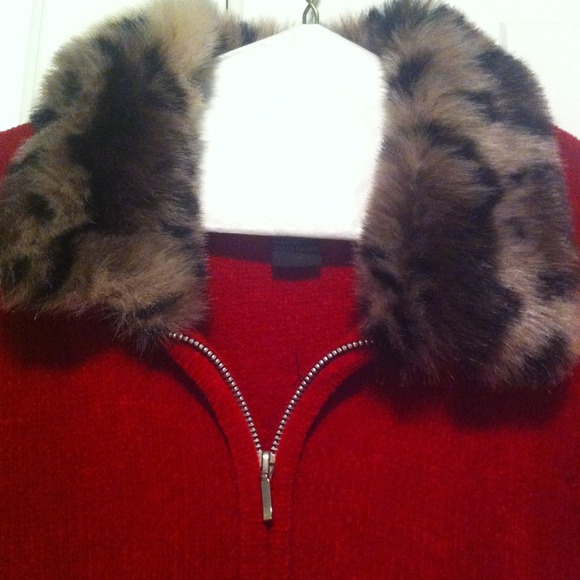 Red zip up sweater - Picture 3 of 4