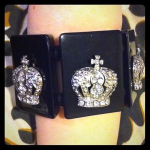 Amazing big black diamond crown bracelet. New👑👑