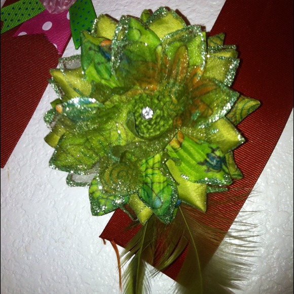 Green glitter flower