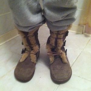 Earth spirit toggle boots