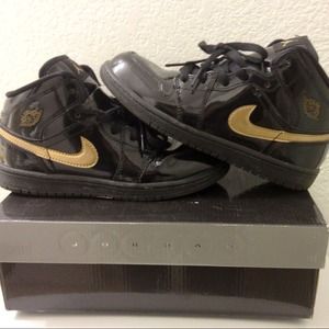 Air Jordan Retro 1 black and metallic gold