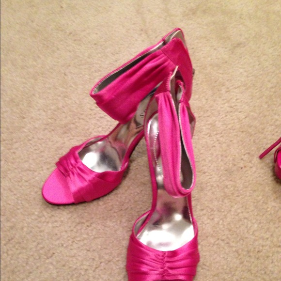 Guess Shoes - Guess heals