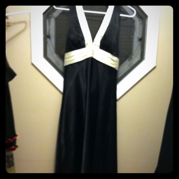 Black v neck dress
