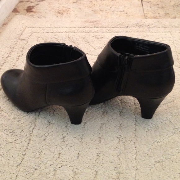 Naturalized Bates Booties - Picture 4 of 4