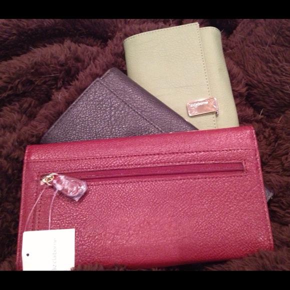 NWT-LIZ CLAIBORNE TRI FOLD WALLET - Picture 4 of 4