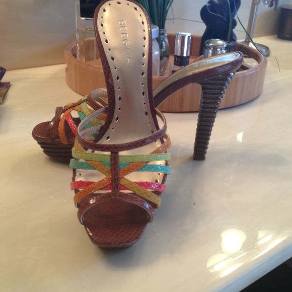 BCBG fun heels!