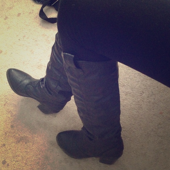 Black leather cowgirl boots!